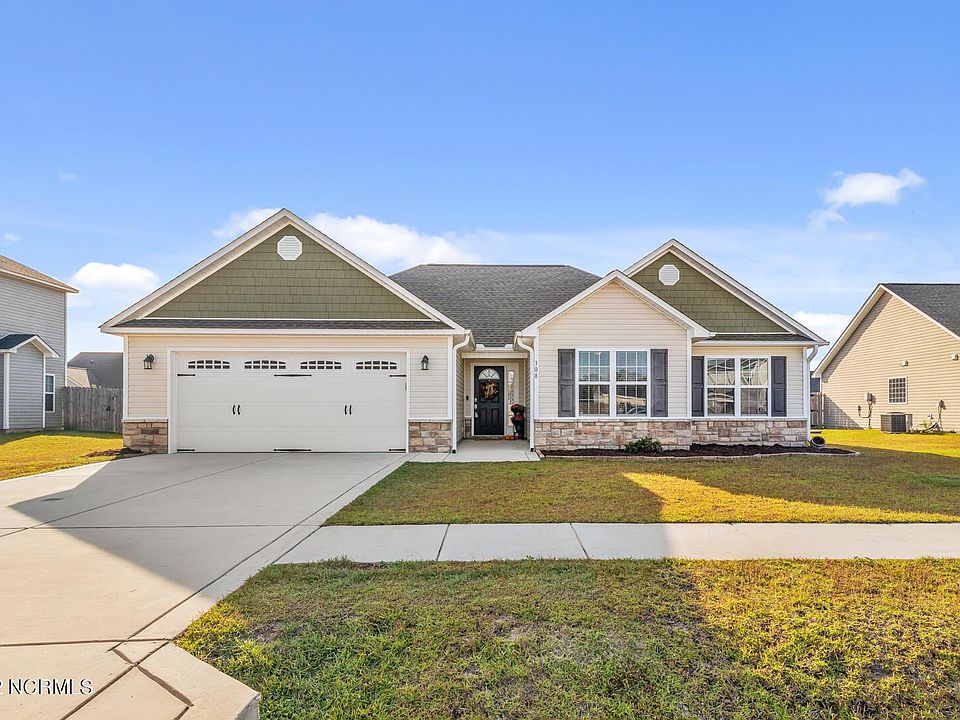 1st image of 308 Aquamarine Cir