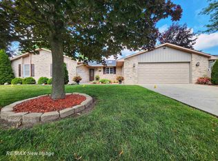 4740 Foxcroft Dr, Bay City, MI 48706