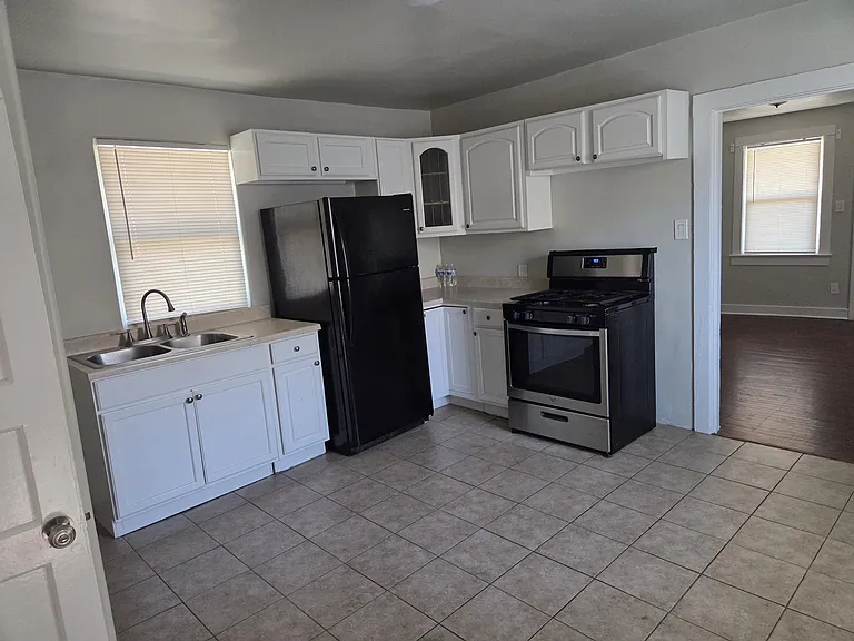 1113 Walter St SE — Photo 4
