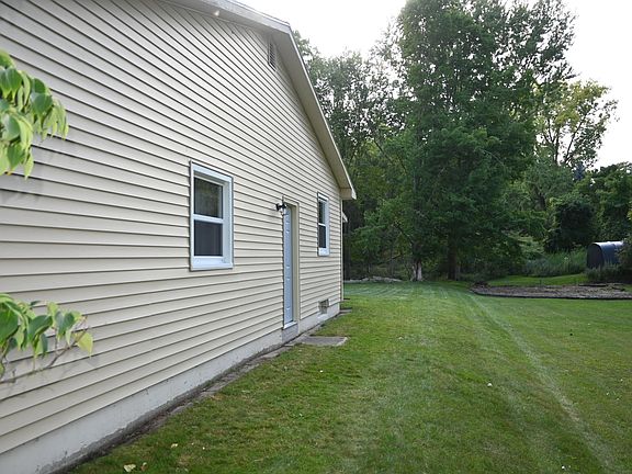 4th image of 1545 Covell Ave NW