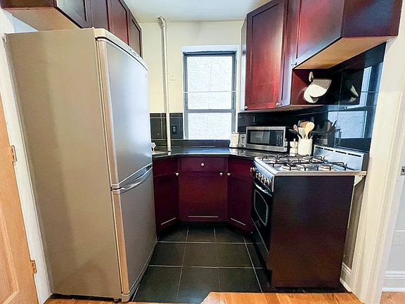 4th image of 128 Thompson St APT 10