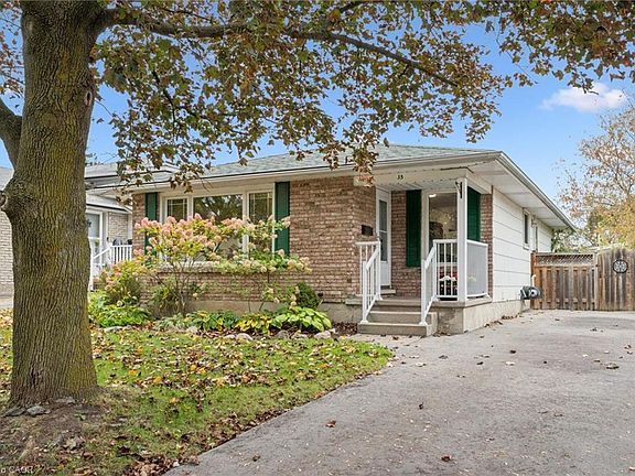 2nd image of 35 Pepperwood Cres