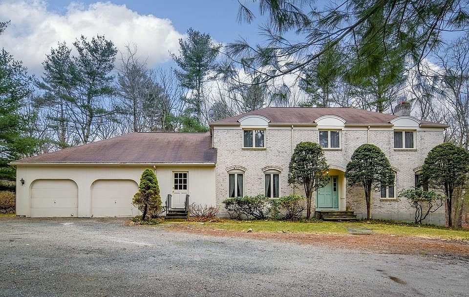 1st image of 15 Grand Hill Dr