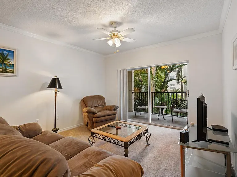 2202 Tuscany Way — Photo 4