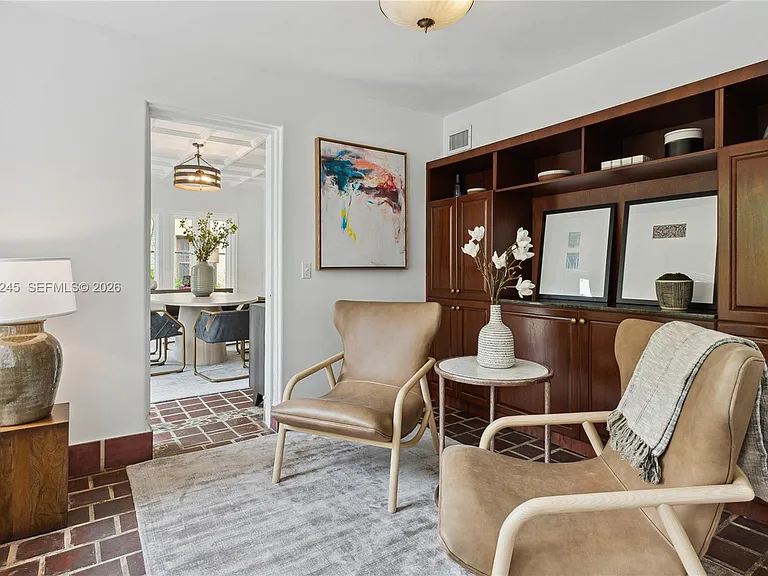 319 Mendoza Ave — Photo 10