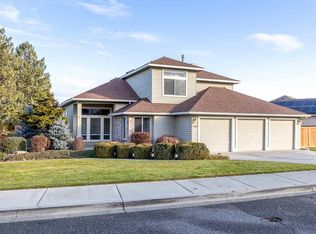 4303 S Irby Loop, Kennewick, WA 99337