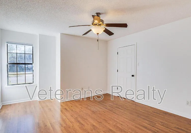 1210 Spring Dr — Photo 14