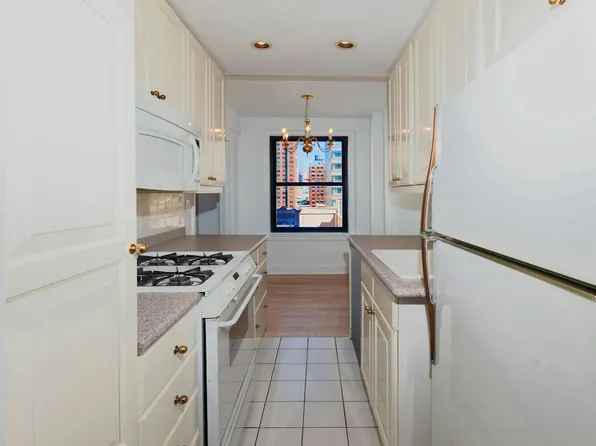 205 East 69th Street image 7 of 13