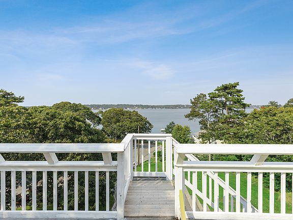 3rd image of 20 Bay Dr