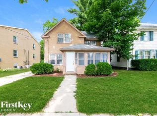 308 Blackhawk St, Aurora, IL 60506