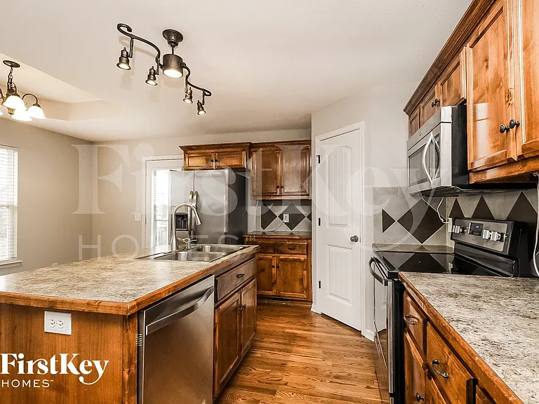 8500 N Kensington Ave — Photo 5