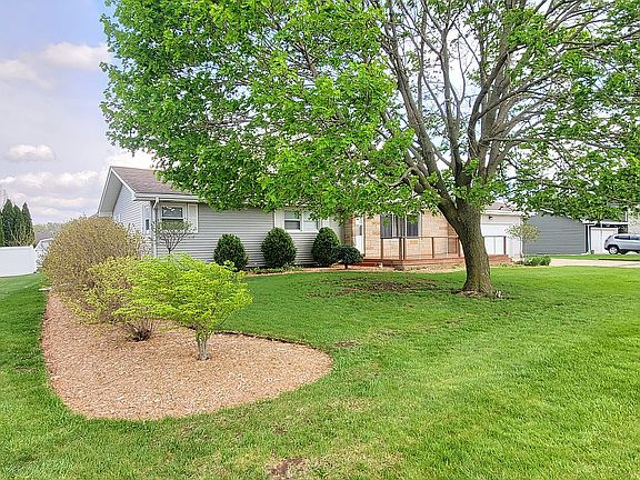 3rd image of 1626 Cardinal Dr