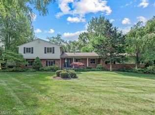 20135 Elwood St, Beverly Hills, MI 48025