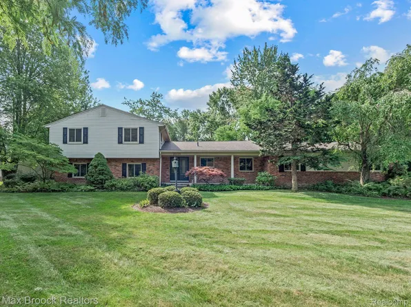 20135 Elwood St, Beverly Hills, MI 48025