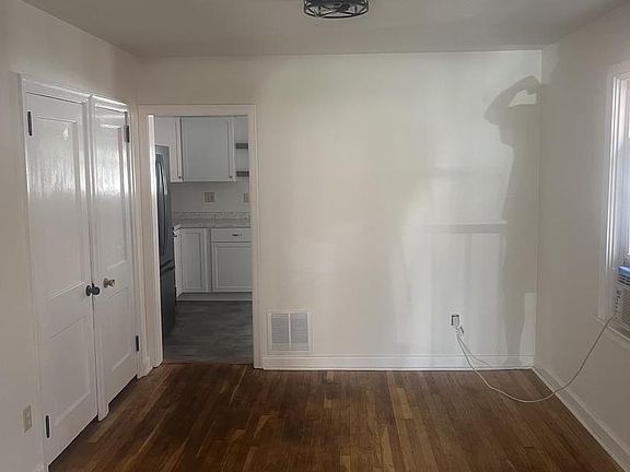 4th image of 234 Locust St