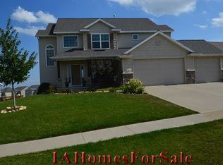 2309 Radcliffe Dr, Cedar Rapids, IA 52404