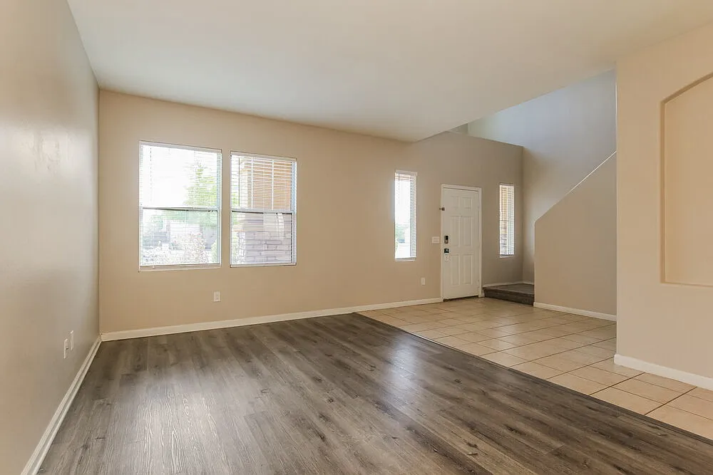 3 bed, 2.5 bath, 2061 sqft, $2,085 — Photo 4