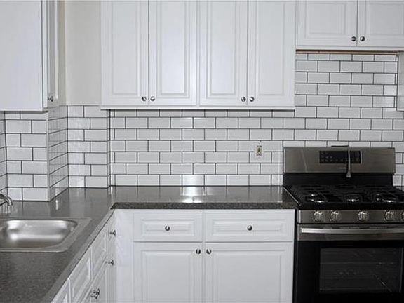 5th image of 1118 Maple St