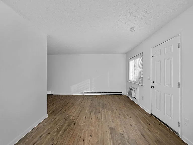 Waynedale Circle Apartments — Photo 7