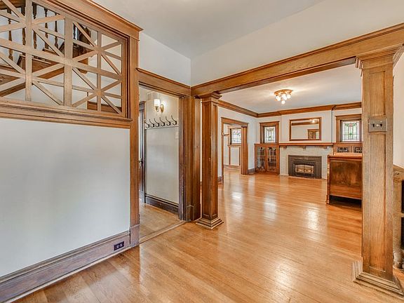 4th image of 7043 Pershing Ave