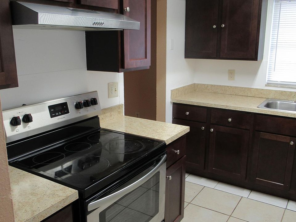 1st image of 2548 Chestnut Woods Dr