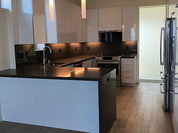 3rd image of 500 Hudson Ave