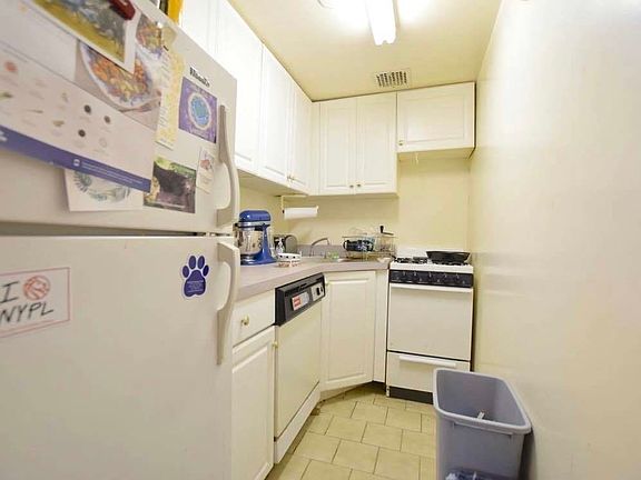 4th image of 113 W 74th St APT 3r