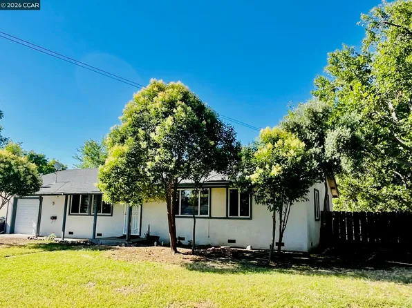 2085 Acwron Dr, Red Bluff, CA 96080