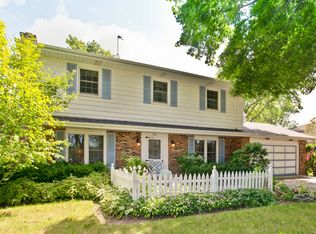 702 7th Ave, Libertyville, IL 60048