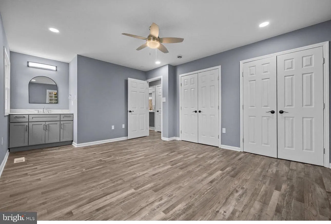 3 bed, 2.0 bath, 1294 sqft, $3,200 — Photo 3
