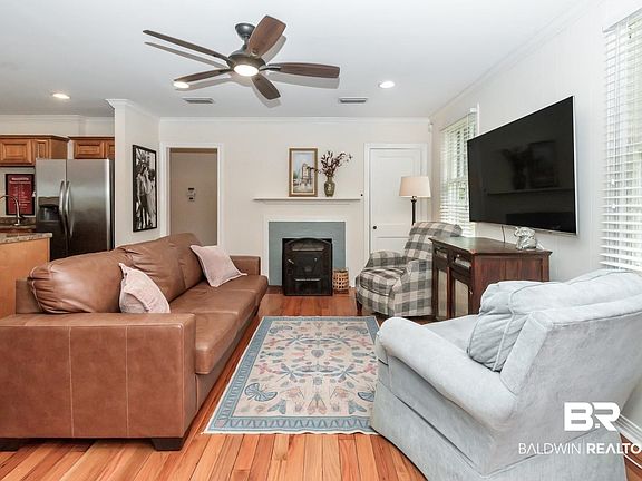 5th image of 262 Parkway St E
