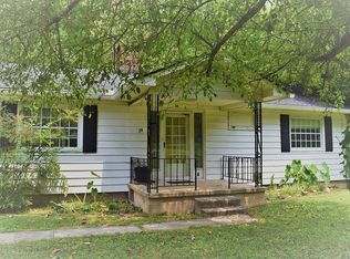 24 Outer Dr, Oak Ridge, TN 37830