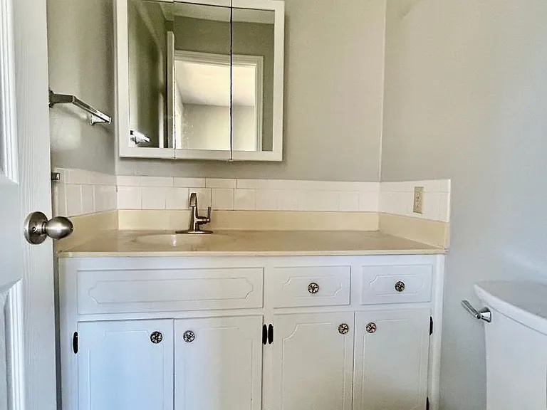 12 Newport Cir — Photo 6