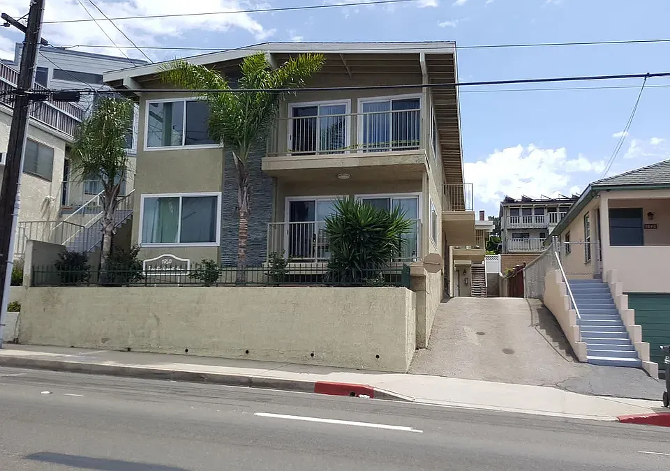 1850 Pacific Coast Hwy #3