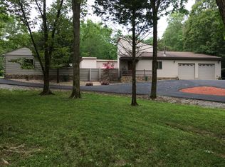 2217 Country Club Rd, Carbondale, IL 62903