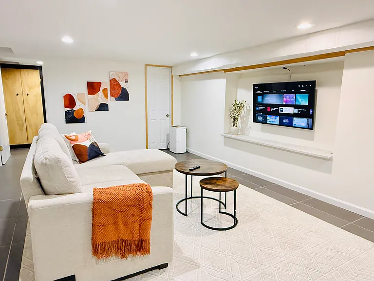 2504 E York St #1 — Photo 11