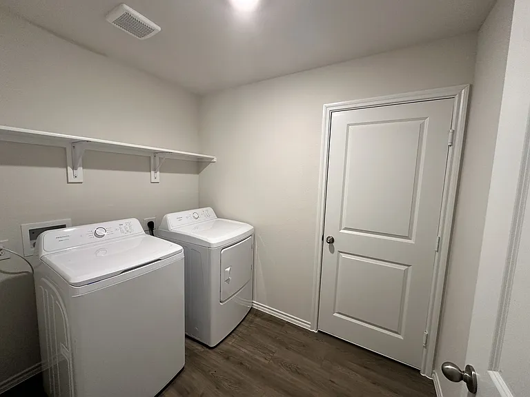 1128 Northfield Dr — Photo 14