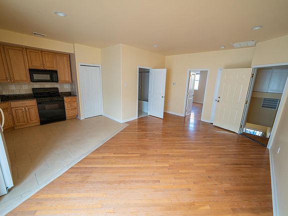 2nd image of 1505 S Beulah St