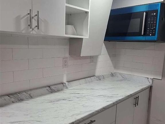 3rd image of 467 Limeridge Rd W