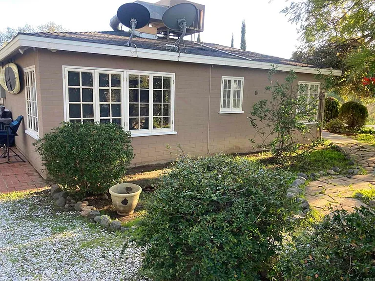 14946 Fruitvale Rd — Photo 3