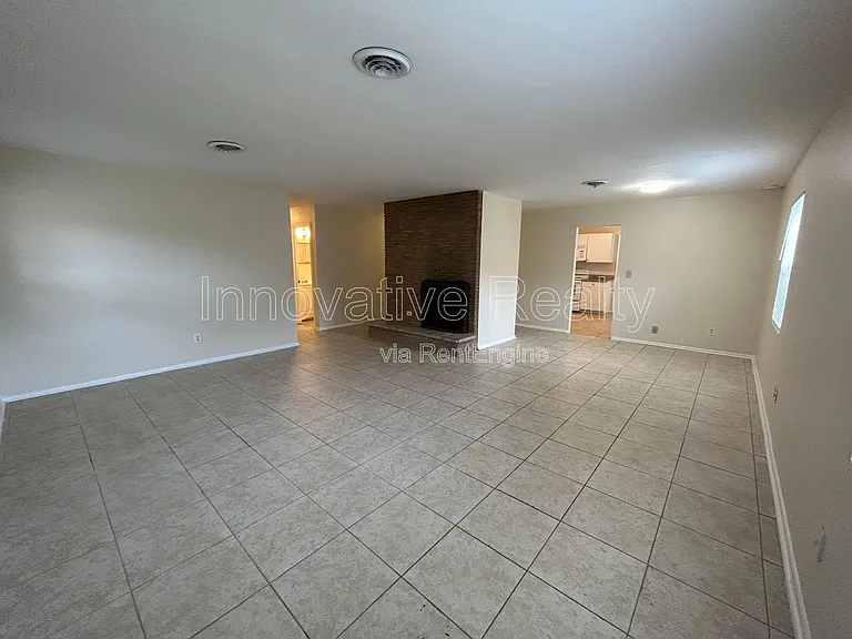 2441 Fifeshire Dr — Photo 2
