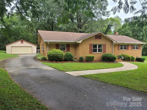 9517 Gregory Pl, Charlotte, NC 28227
