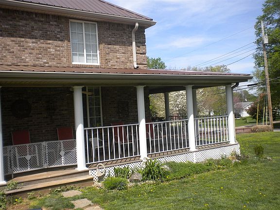 4th image of 318 College St