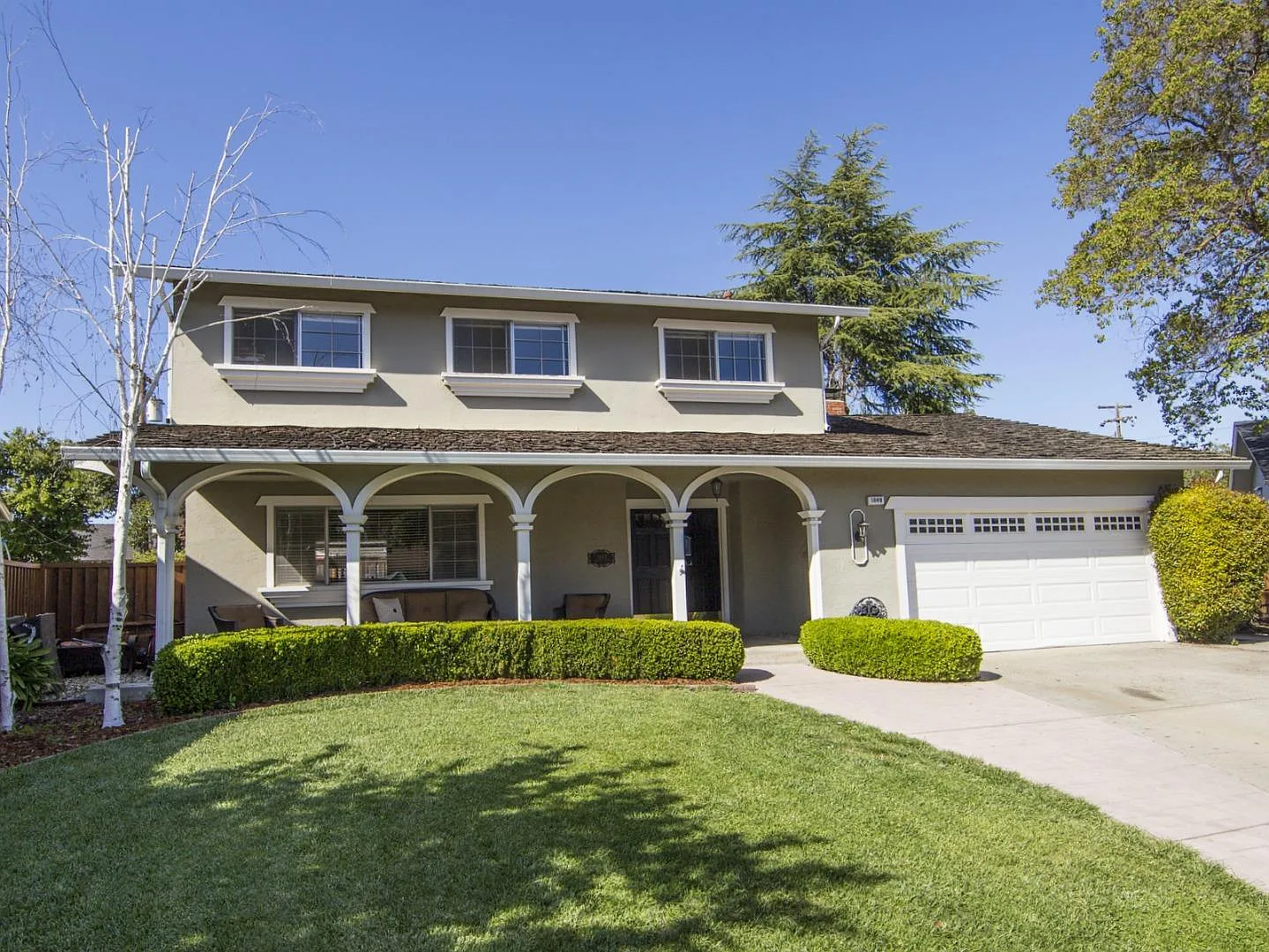 1049 Timber Crest Dr photo 1