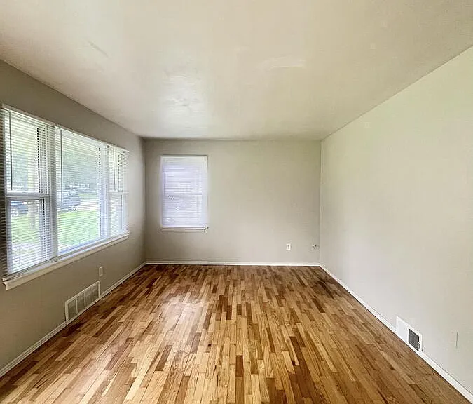 719 N Middle St — Photo 7