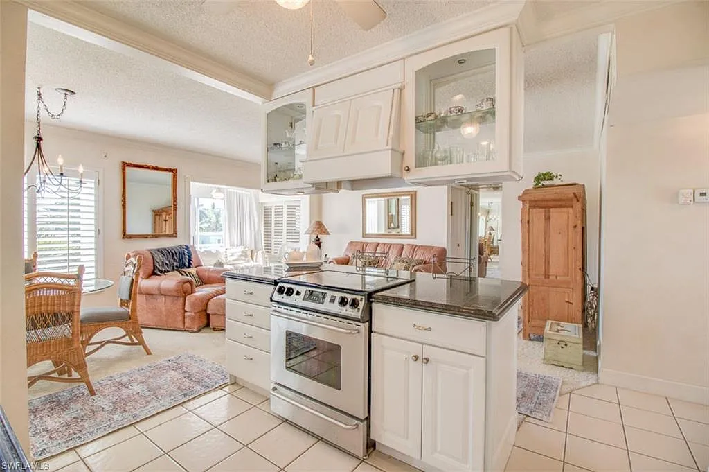 2 bed, 2.0 bath, 1000 sqft, $7,500 — Photo 4