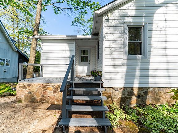 5th image of 1051 Sanderson Rd