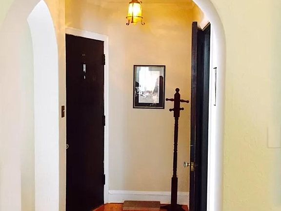 3rd image of 4330 N Hermitage Ave APT 1E
