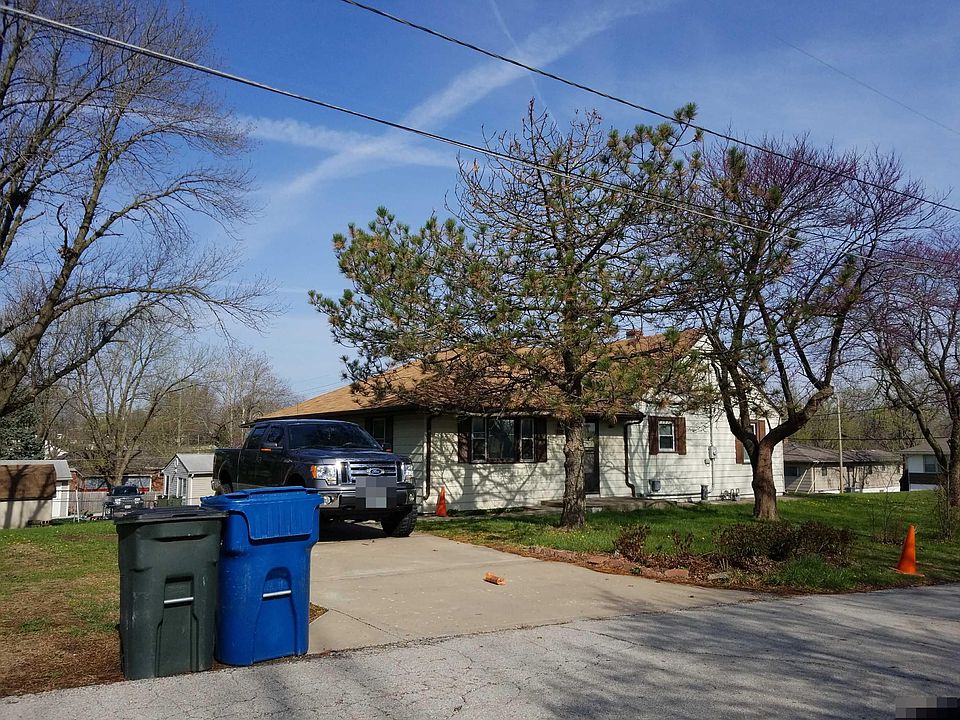 2nd image of 7112 N Flora Ave