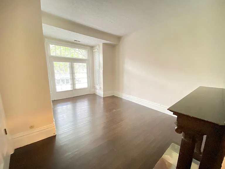 Dennison Ave 877 NCR — Photo 23